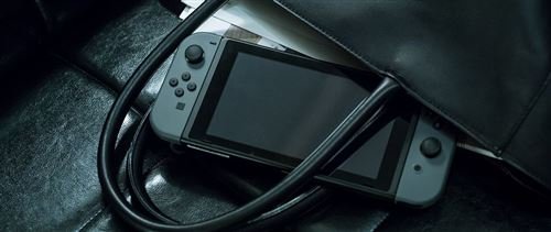 Console-Nintendo-Switch-avec-paire-de-Joy-Con-sans-fil-Rouge-et-Bleu-Neon-V3-5.jpg
