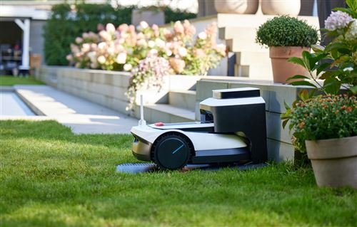 Robot-tondeuse-Ecovacs-Goat-G1-96-2-W-Blanc-et-Noir.jpg